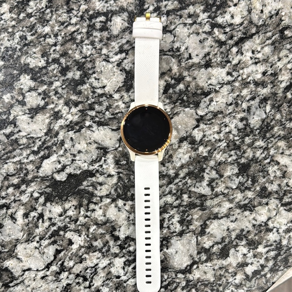 Garmin Gold and White Smartwatch with Modern Elegance